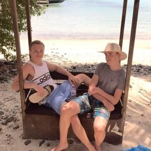 Meet your Posher, Robin